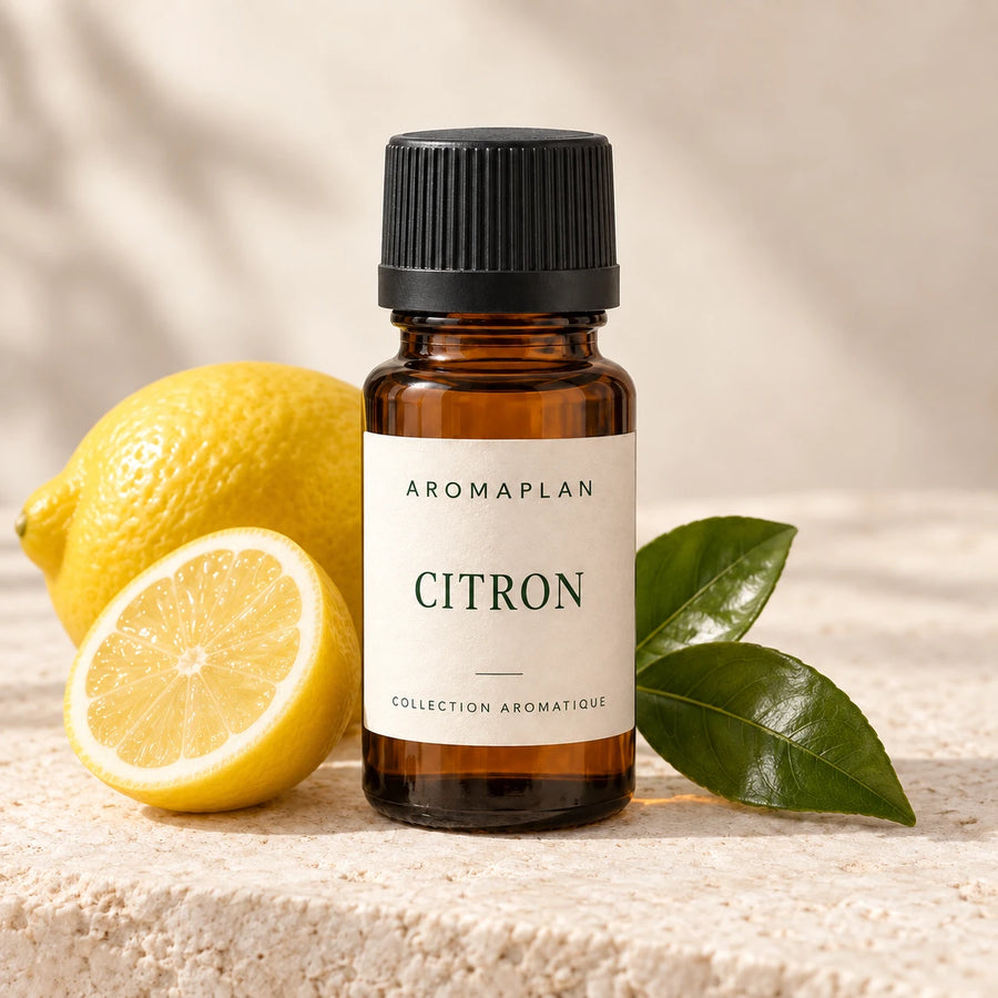 Flacon AROMAPLAN Citron de la collection aromatique, à côté de citrons.